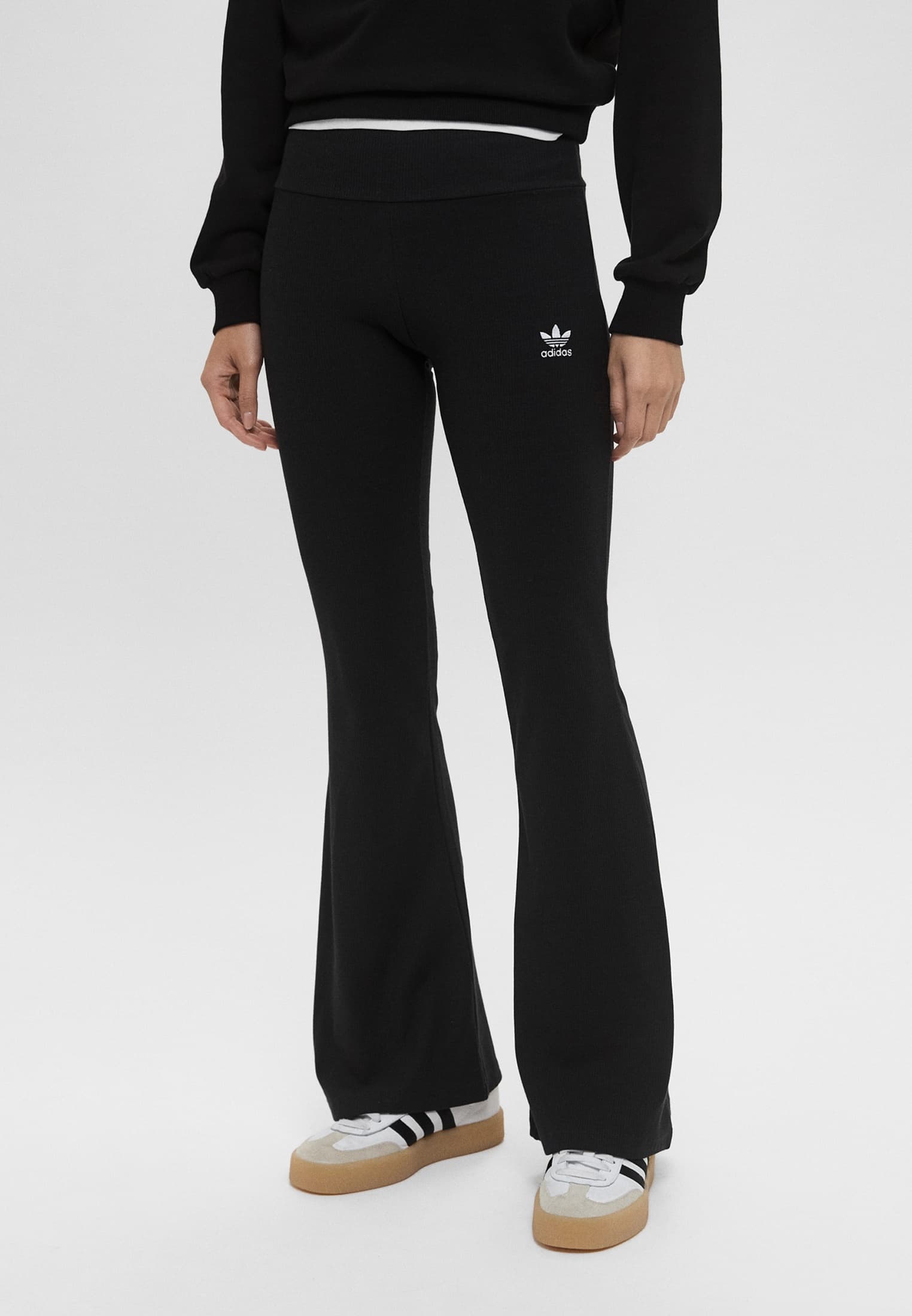 Брюки ESS FL LEGGINGS