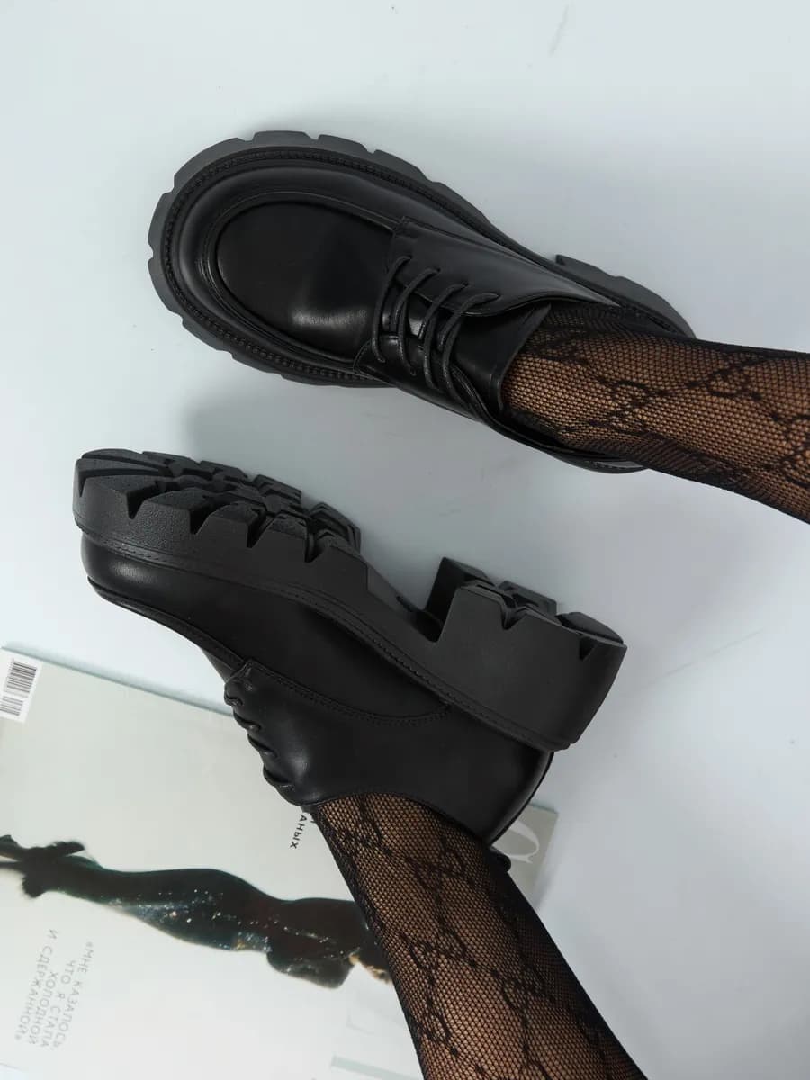 Лоферы на платформе со шнурками