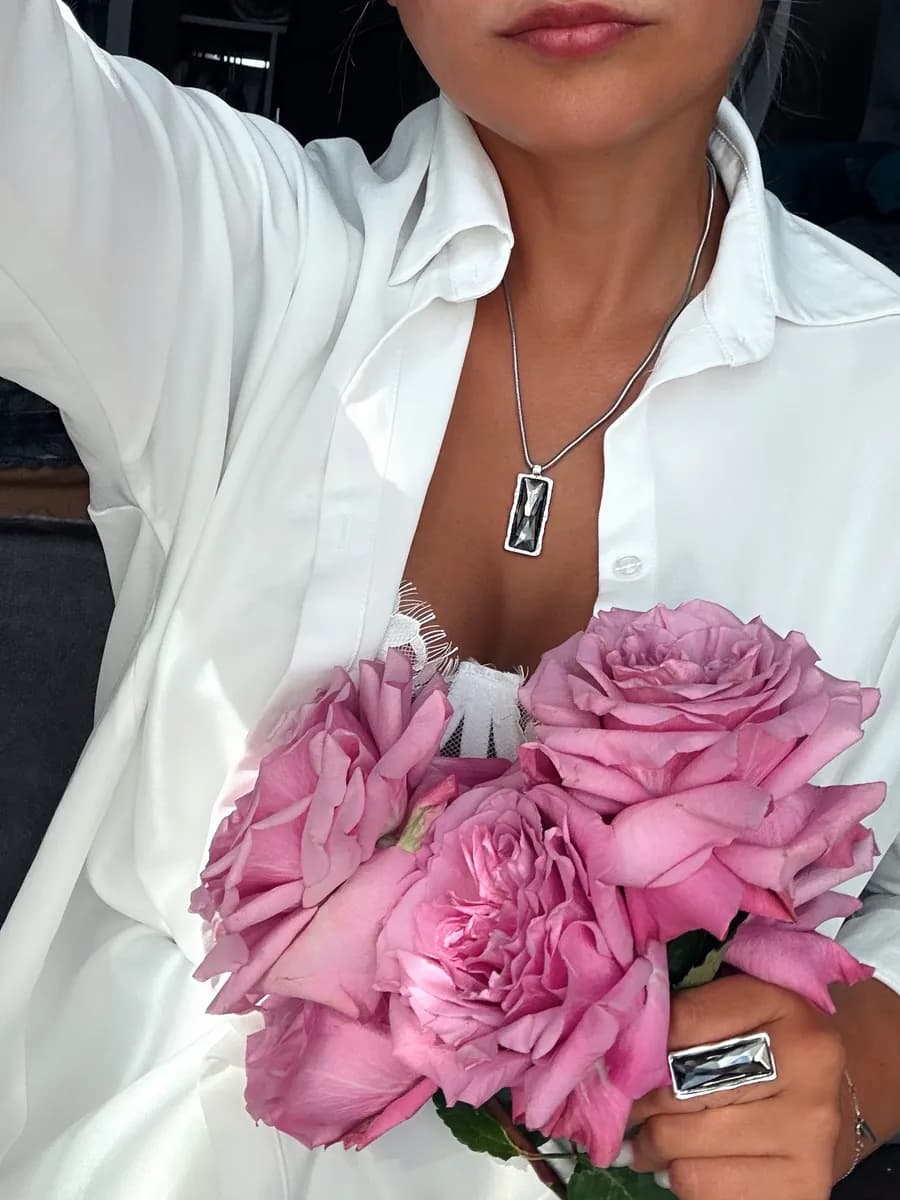 Цепочка на шею с кулоном - бижутерия