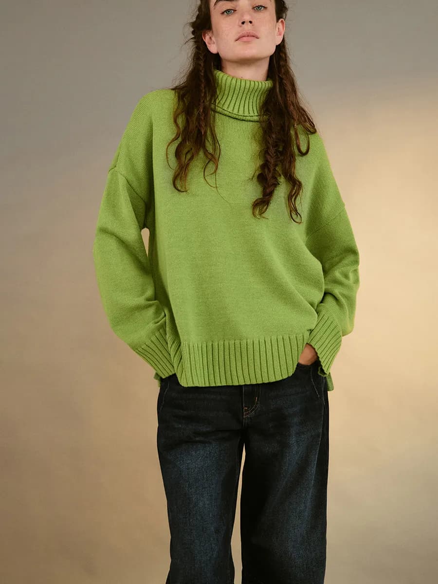 Свитер оверсайз с горлом вязаный