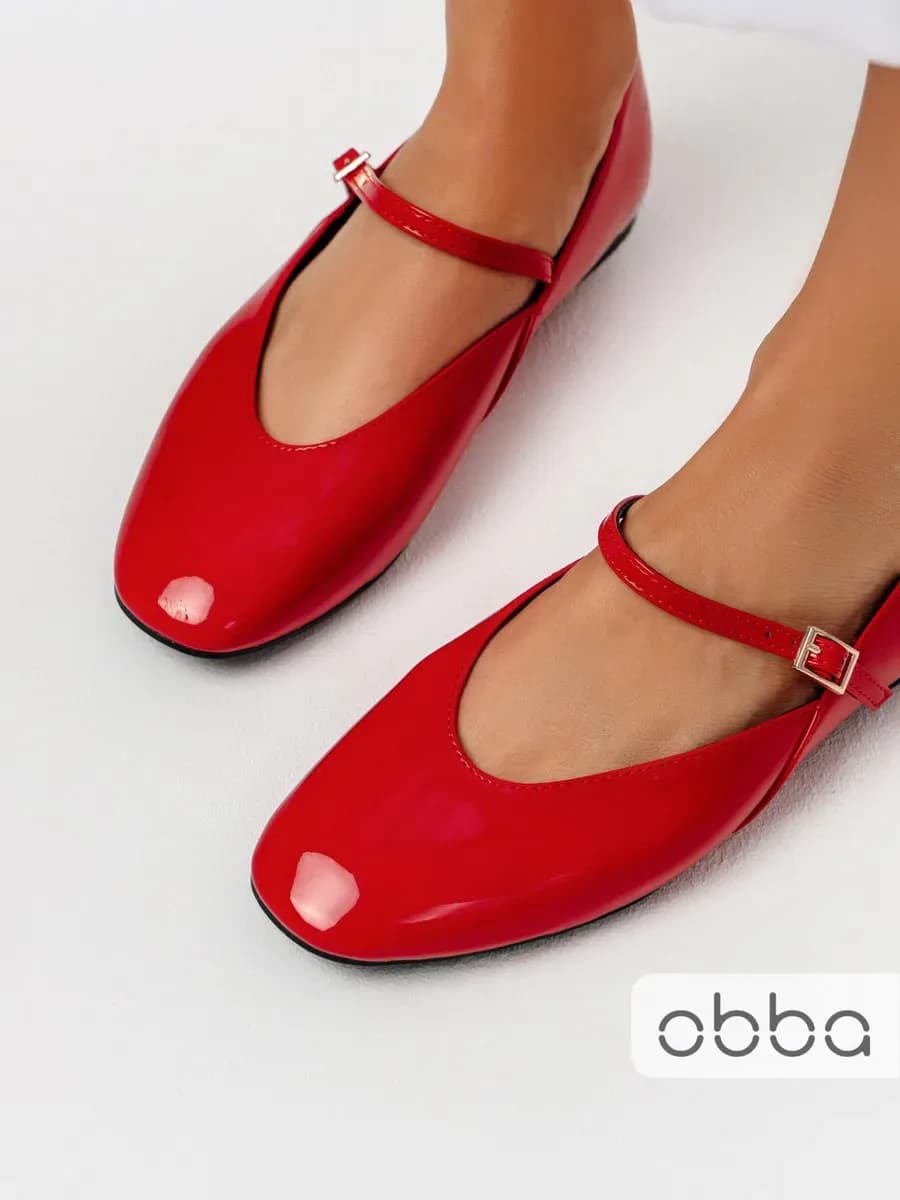 Лаковые балетки мери джейн на низком каблуке с ремешком