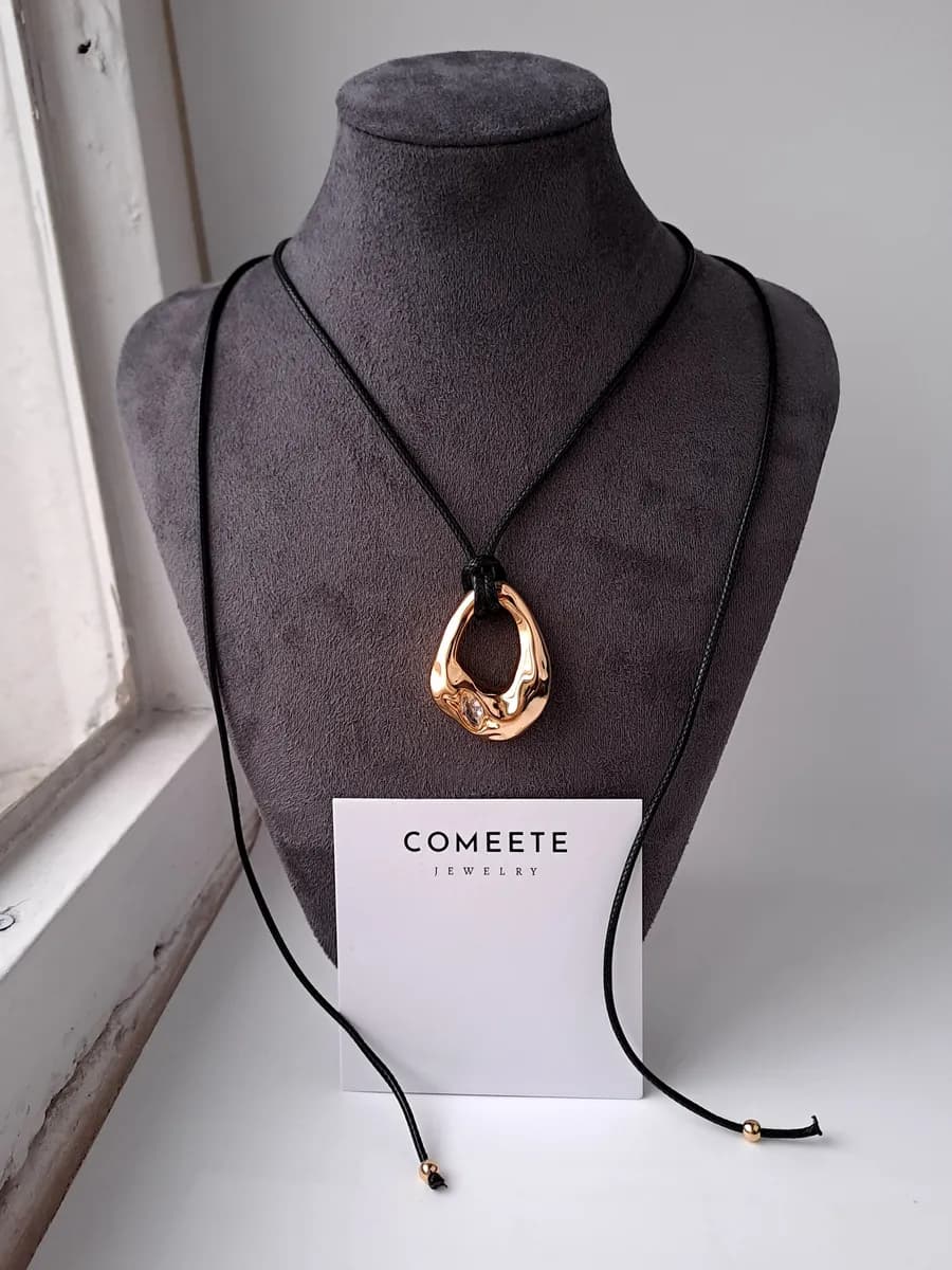 Подвеска крупная на шнурке. Длинное колье