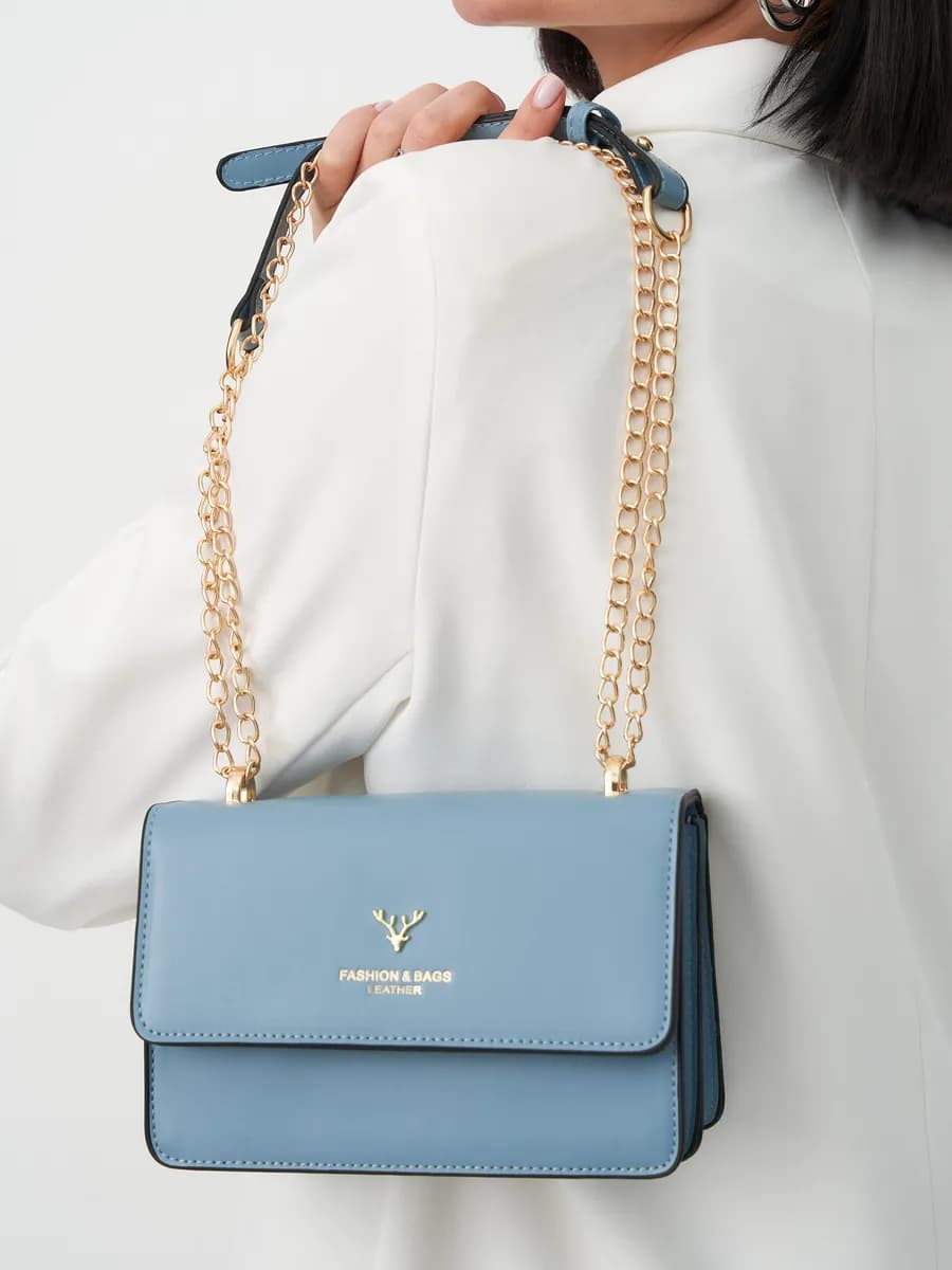 Сумка маленькая голубая на цепочке