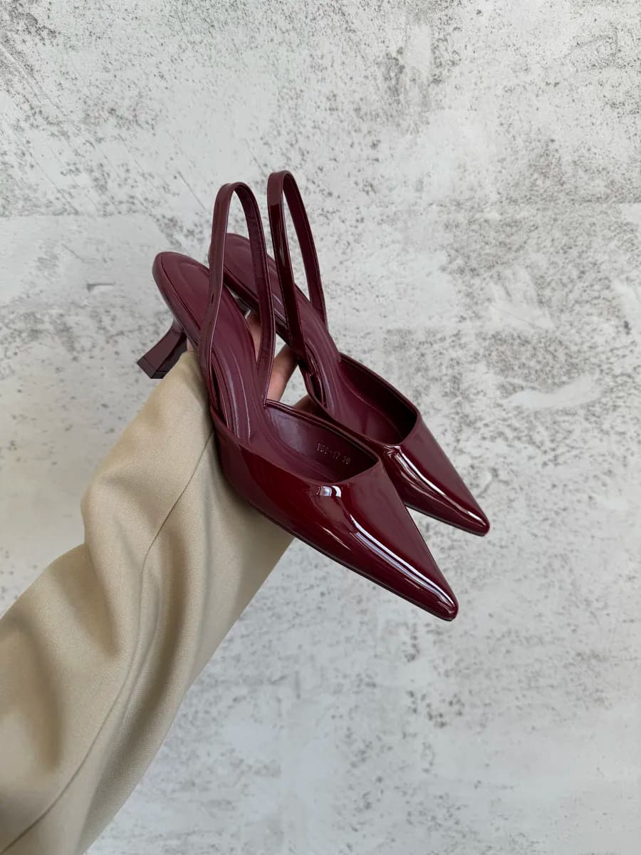 Туфли слингбэки с открытой пяткой с острым носом