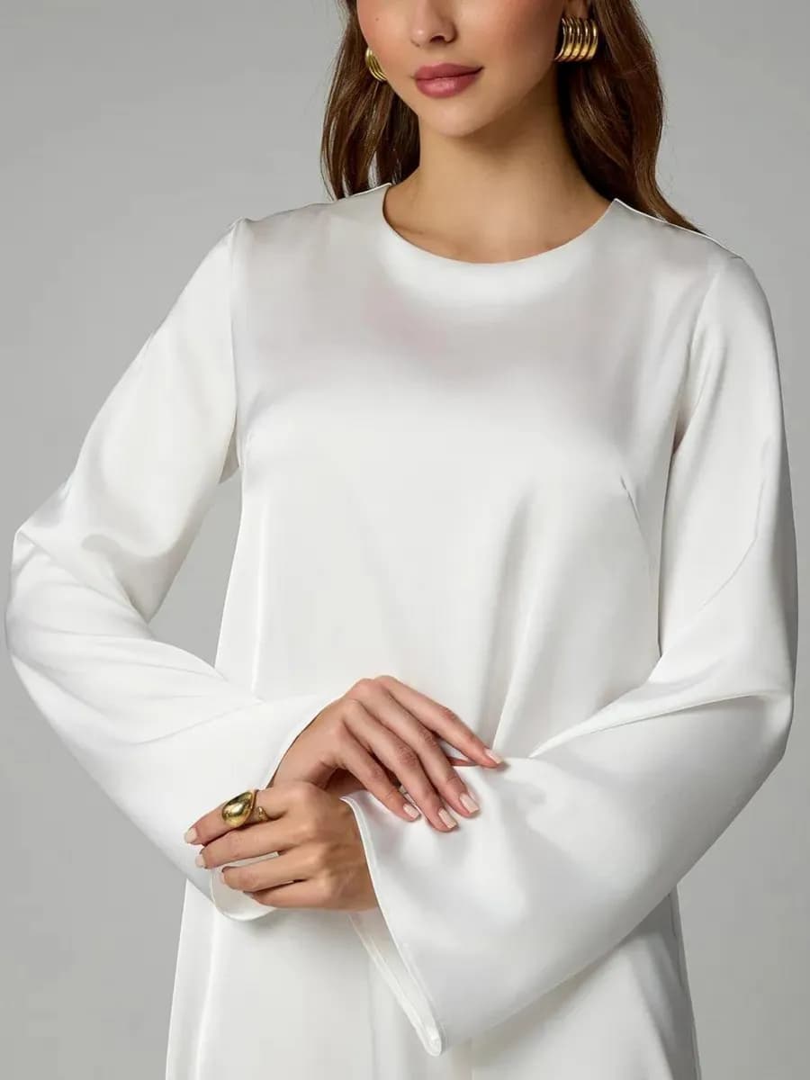 Вечернее платье из плотного атласа