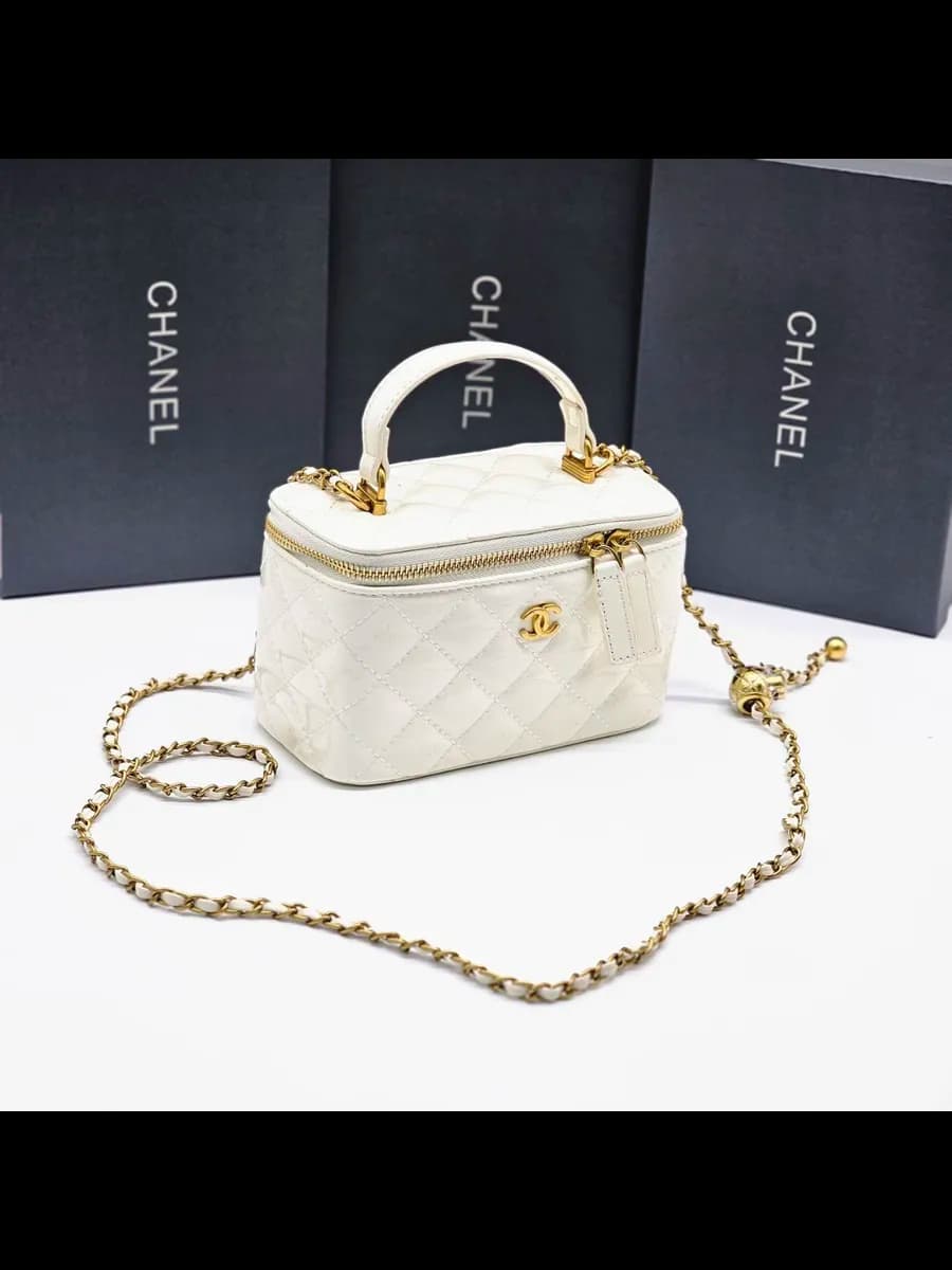 Сумка Chanel лакированная 17х11х9