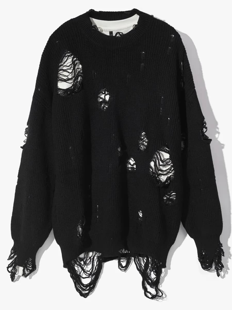 Свитер рваный