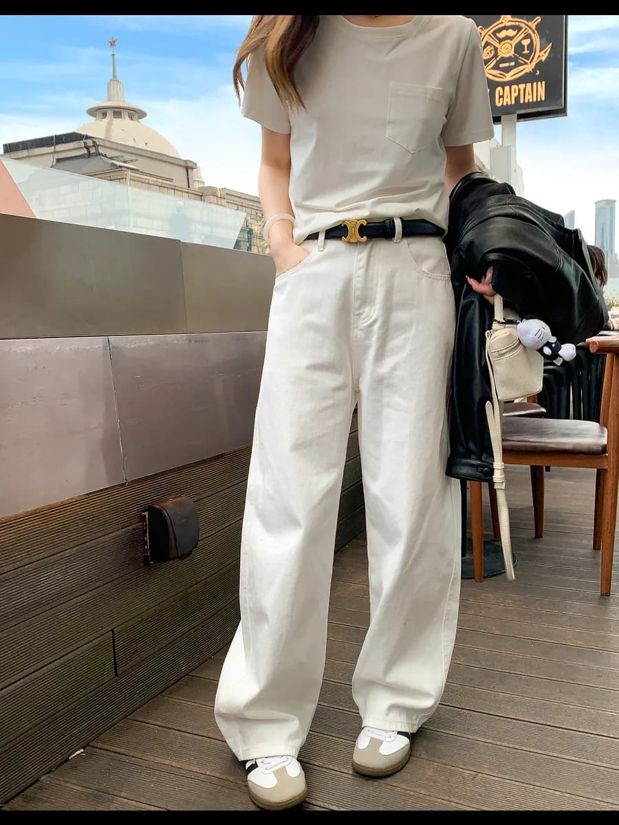 Белые джинсы широких штанов сверхбольшого размера