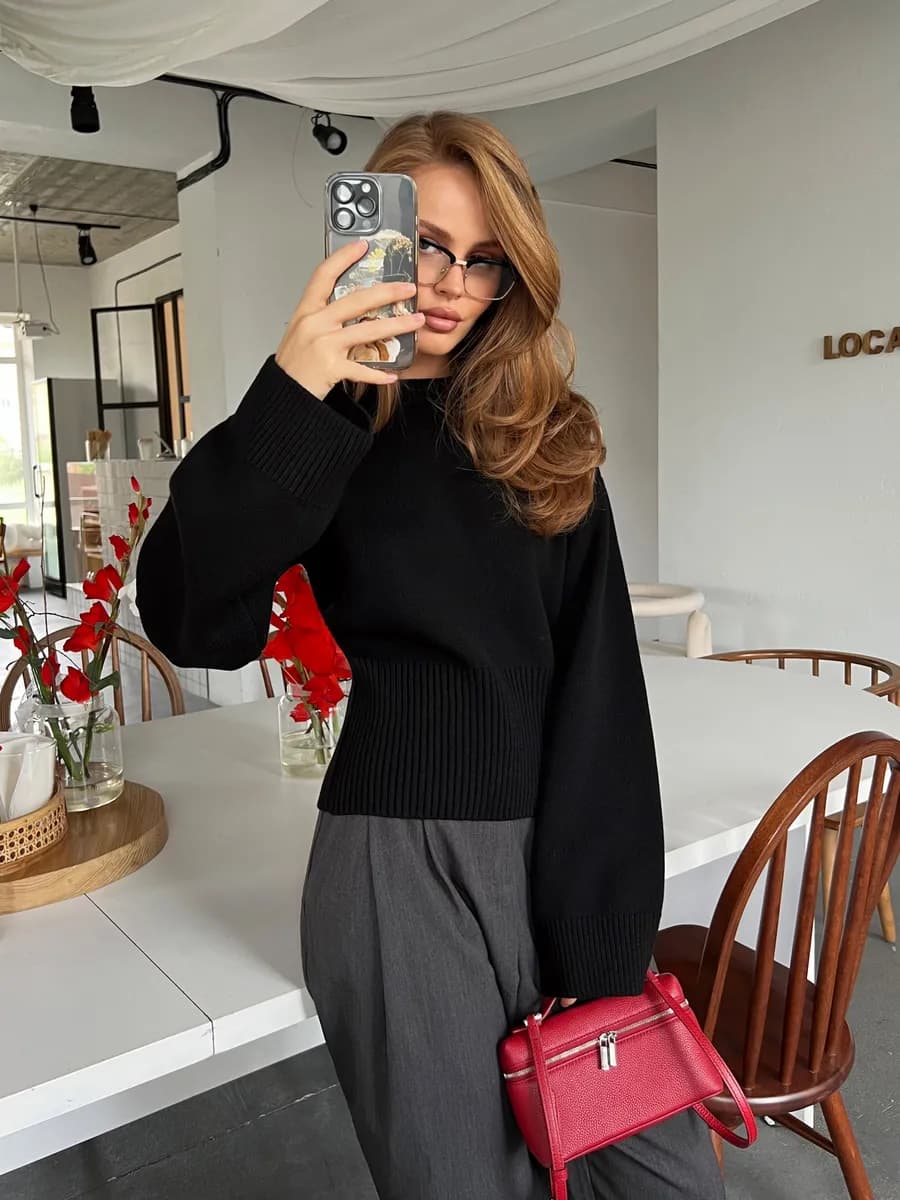 Свитер укороченный вязаный