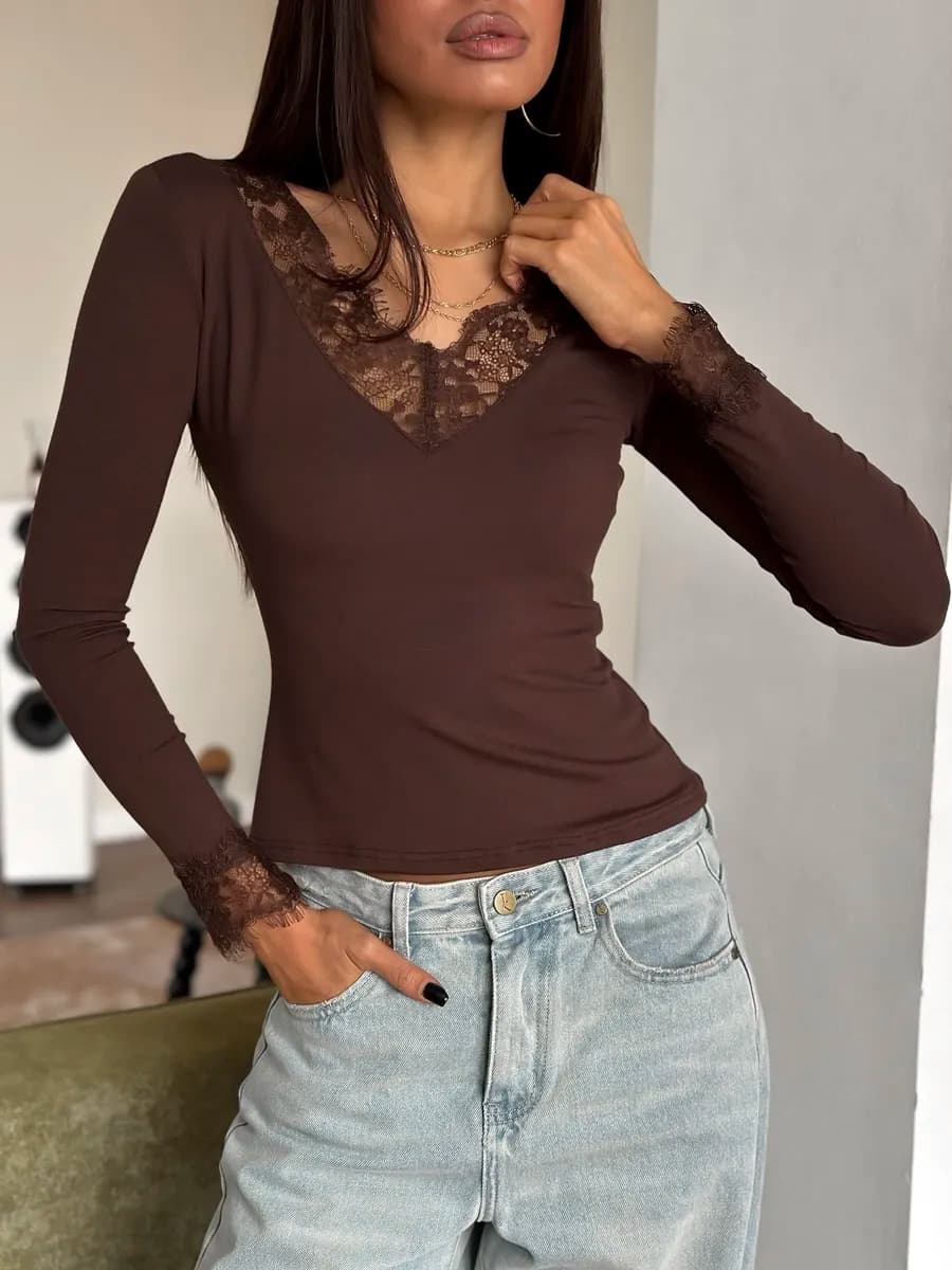 Лонгслив с кружевом облегающий