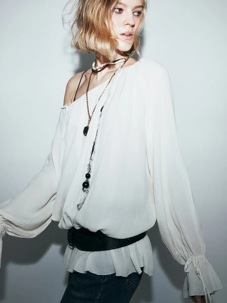 Блузка вискозная на одно плечо с завязками