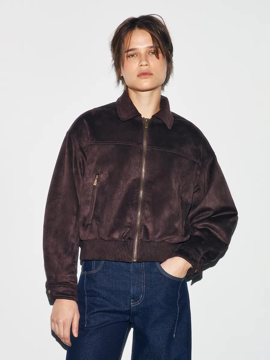 Куртка-бомбер с замшевой фактурой без капюшона