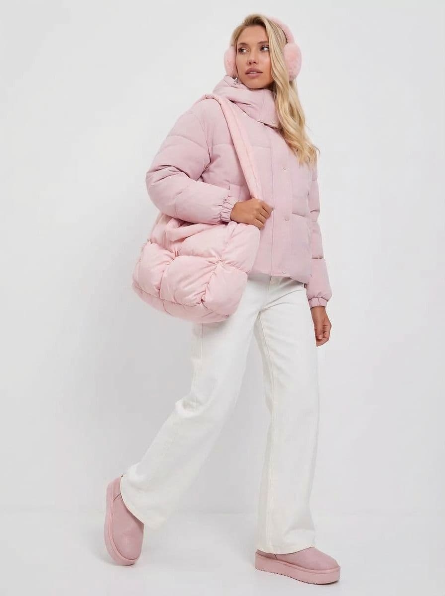 Зимний розовый образ с угги и широкими джинсами — Streetwear | Во! стиле