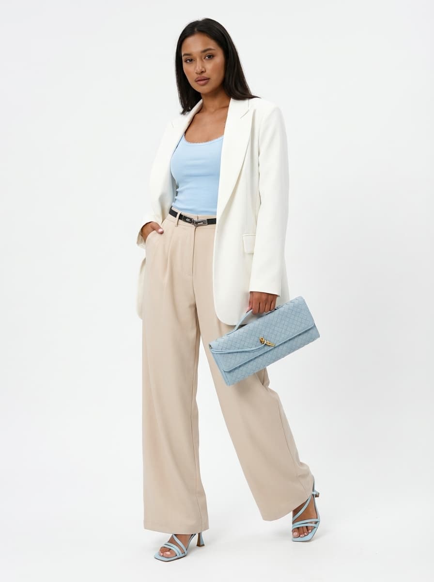 Элегантный летний образ: бежевые палаццо и голубой топ — Casual | Во! стиле