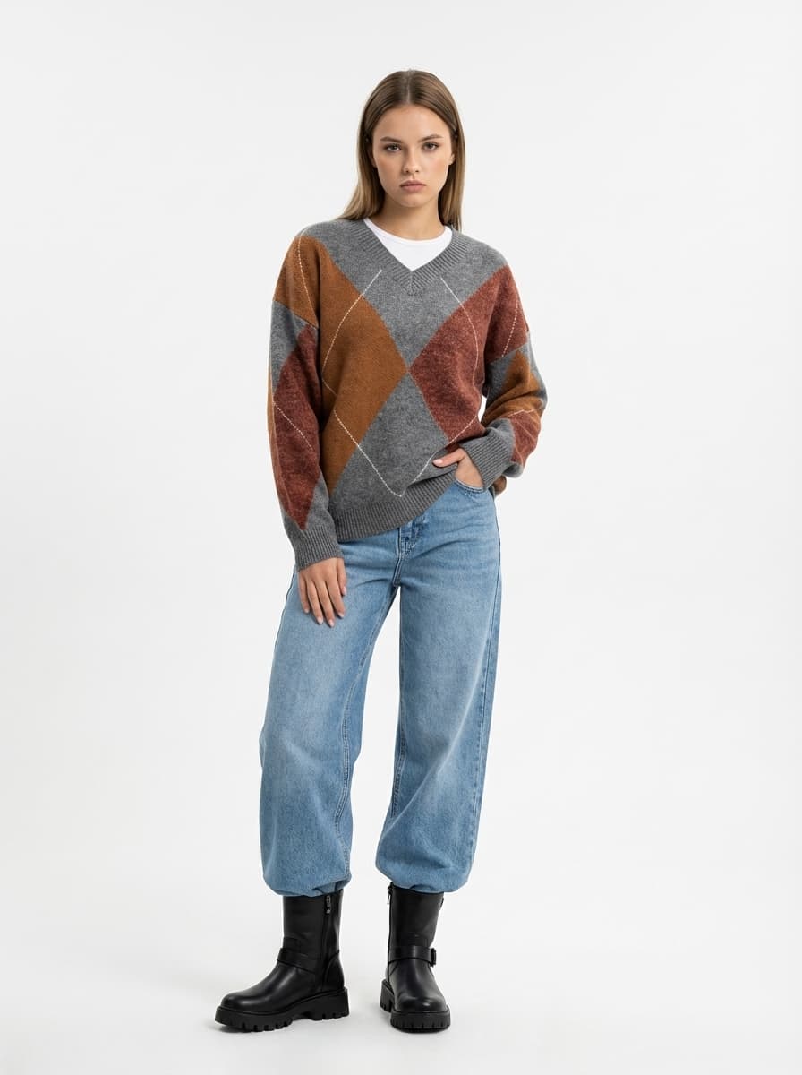Стильный образ с джемпером в ромб и широкими джинсами — Casual | Во! стиле