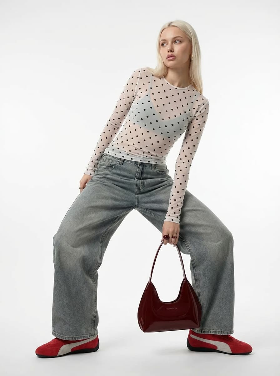 Стильный образ с красными акцентами и джинсами багги — Streetwear | Во! стиле