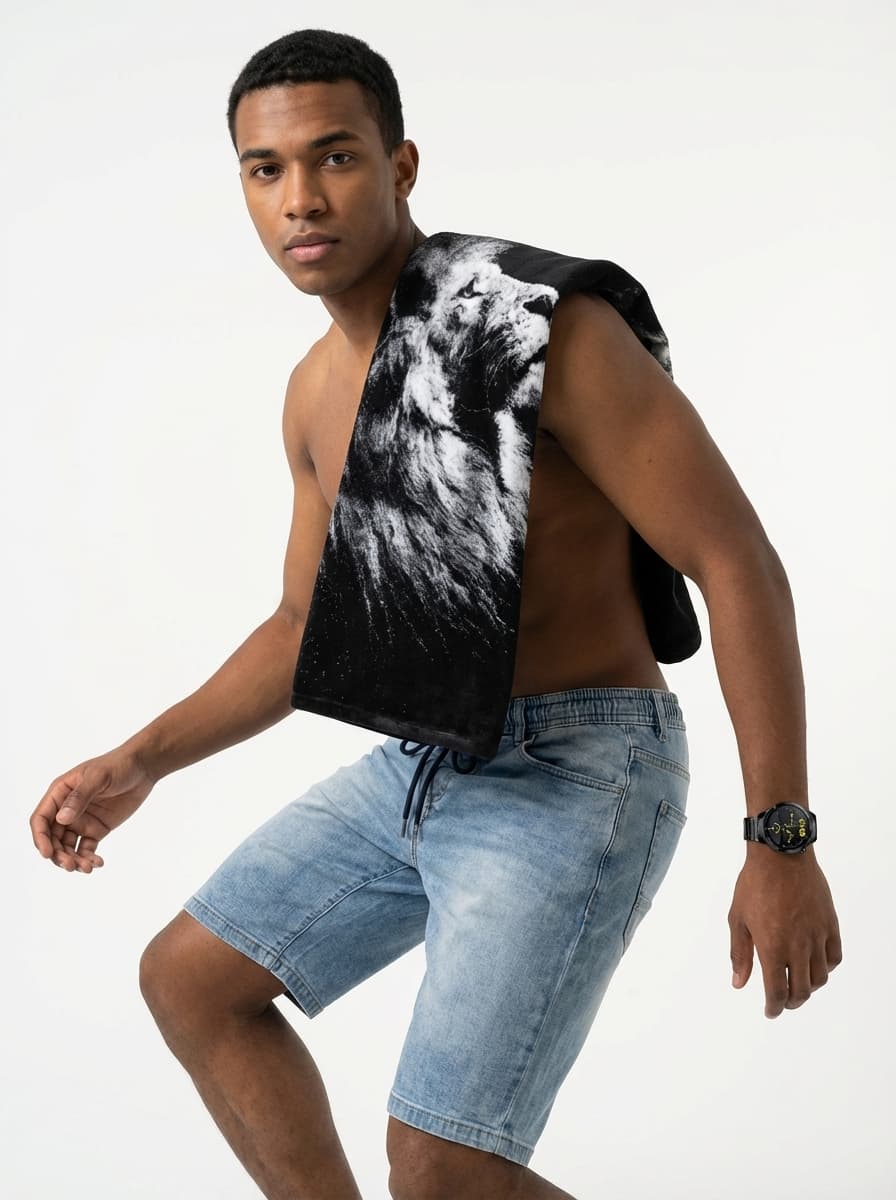 Мужской летний образ с джинсовыми шортами и аксессуарами — Casual | Во! стиле