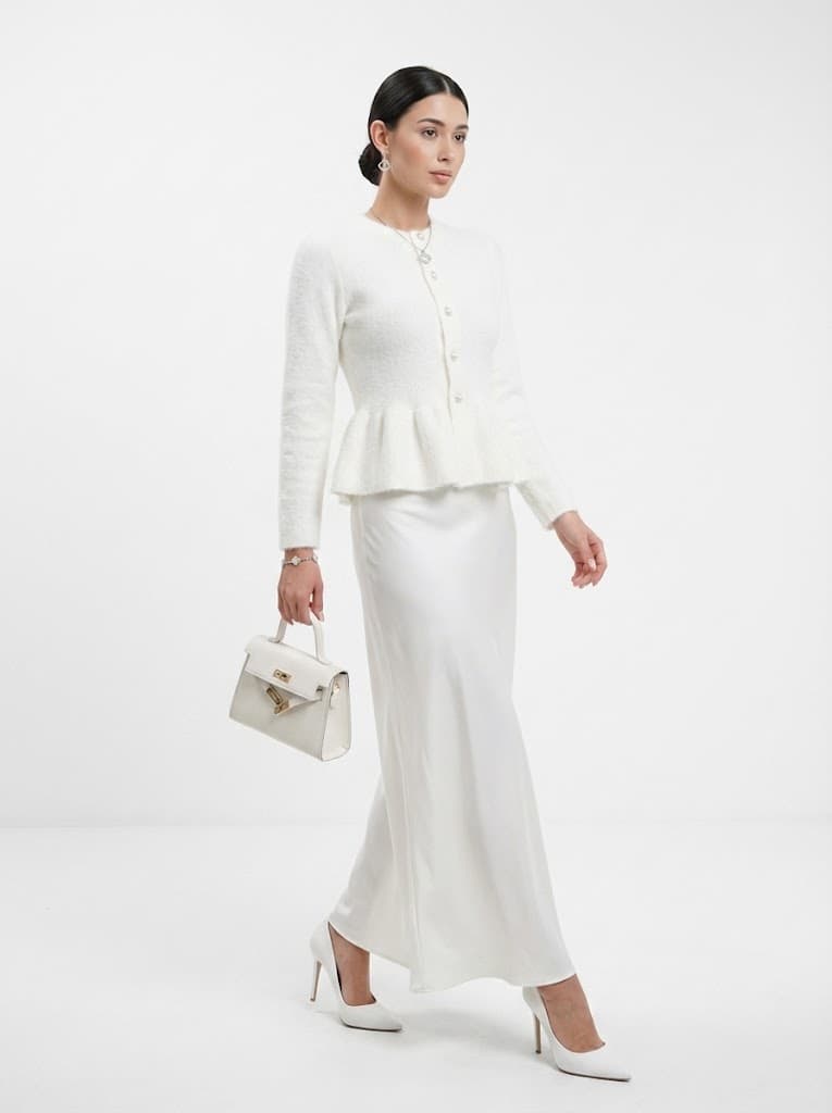 Белый вечерний образ с пушистым кардиганом и юбкой макси — Романтик | Во! стиле